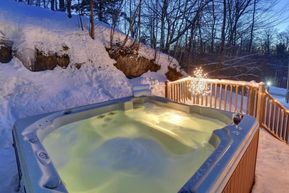 Chic Familiale, Relaxant Avec Spa En Montagnes Labelle Kültér fotó