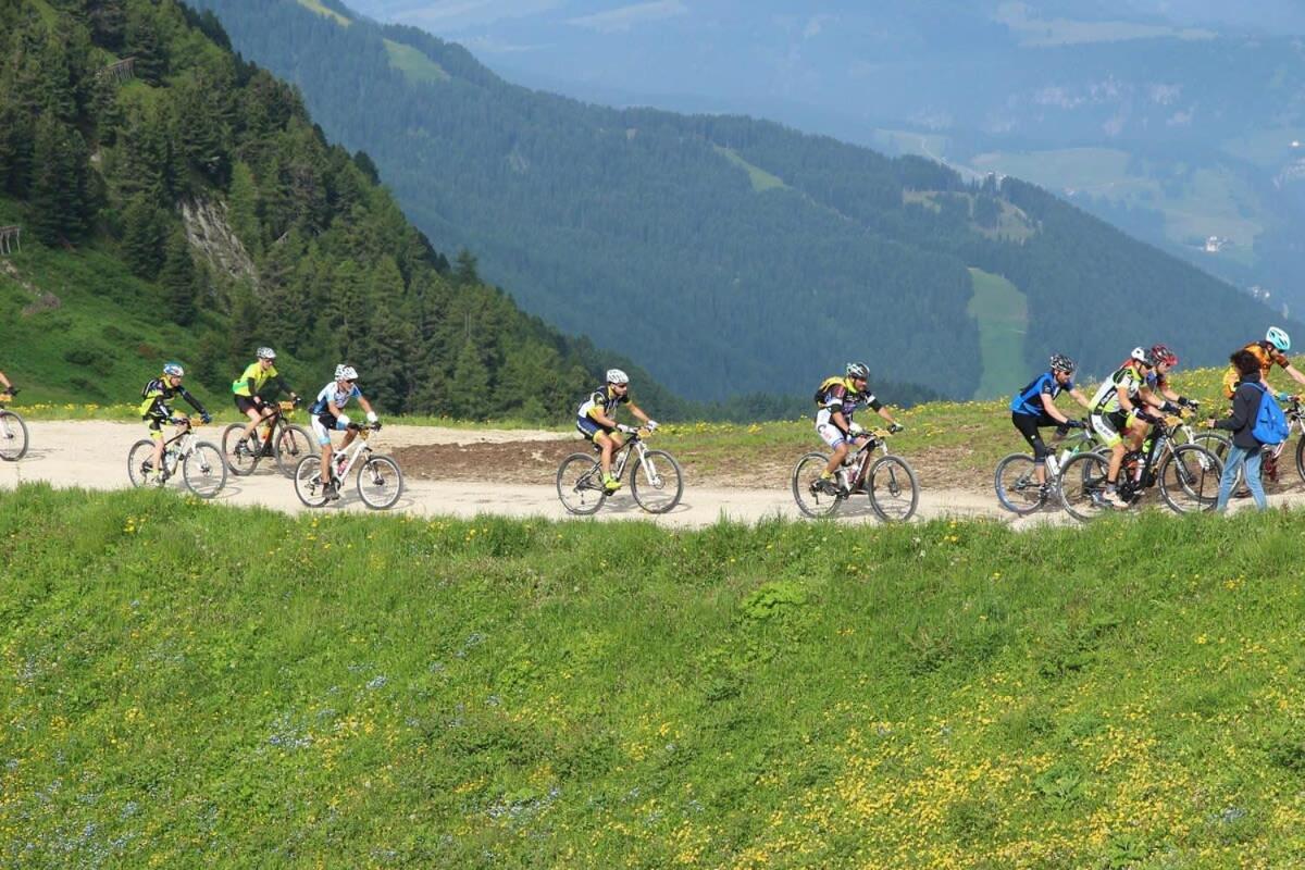 Chic Familiale, Relaxant Avec Spa En Montagnes Labelle Kültér fotó